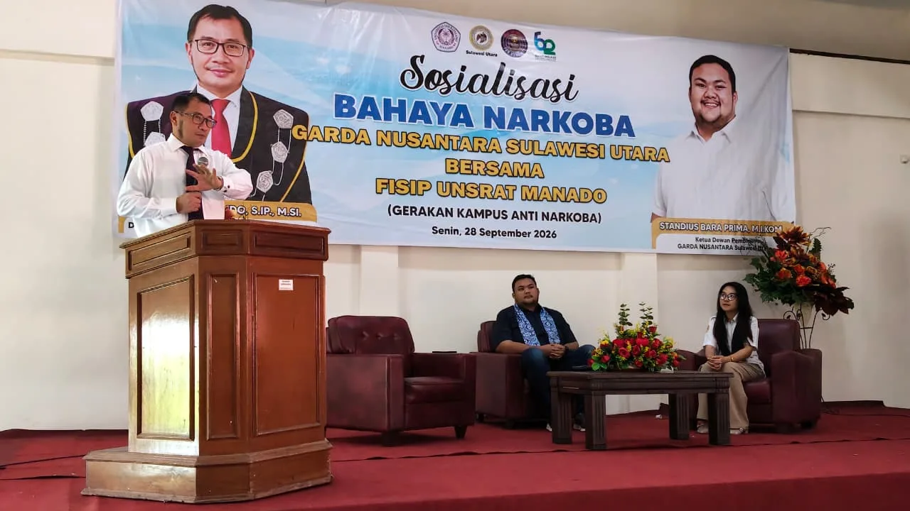 Dekan Fisip Unsrat, Dr. Ferry Daud Liando, S.IP, M.Si saat membawakan sambutan dalam acara Sosialisasi Bahaya Narkoba di Menara Lt. 5 Fisip Unsrat. (Istimewa)