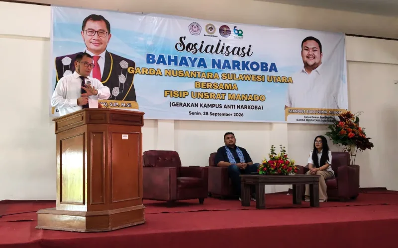 Dekan Fisip Unsrat, Dr. Ferry Daud Liando, S.IP, M.Si saat membawakan sambutan dalam acara Sosialisasi Bahaya Narkoba di Menara Lt. 5 Fisip Unsrat. (Istimewa)