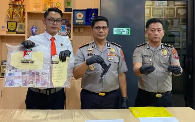 Konferensi pers yang dipimpin Kapolresta Manado Kombes Pol Irham Halid, didampingi Kasat Reskrim Kompol Elwin Kristanto dan Kasi Humas Iptu Agus Haryono, Senin (5/10/2026).