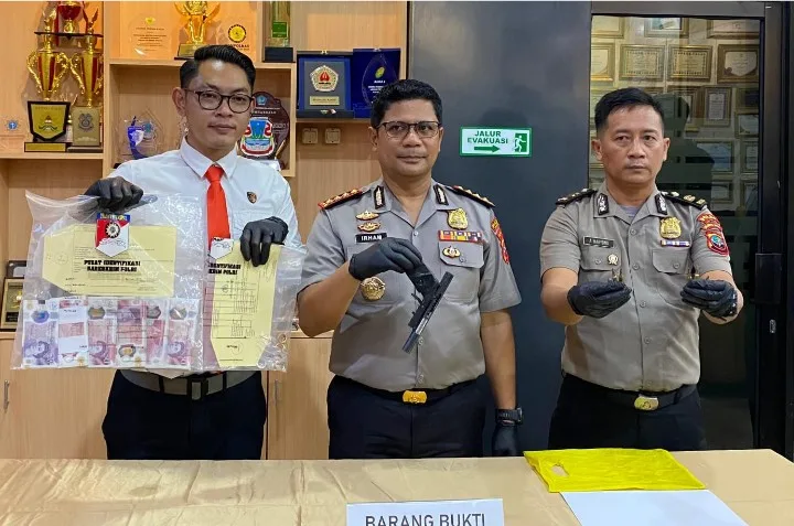 Konferensi pers yang dipimpin Kapolresta Manado Kombes Pol Irham Halid, didampingi Kasat Reskrim Kompol Elwin Kristanto dan Kasi Humas Iptu Agus Haryono, Senin (5/10/2026).