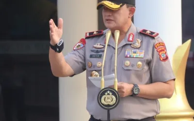 Wakapolda Sulawesi Utara Brigjen Pol Susetio Cahyadi memimpin apel pagi di Lapangan Presisi Mapolda Sulut, Senin (12/10/2026).