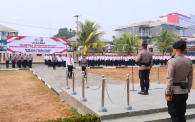 Kapolda Sulut Berikan Penghargaan kepada Personel Berprestasi